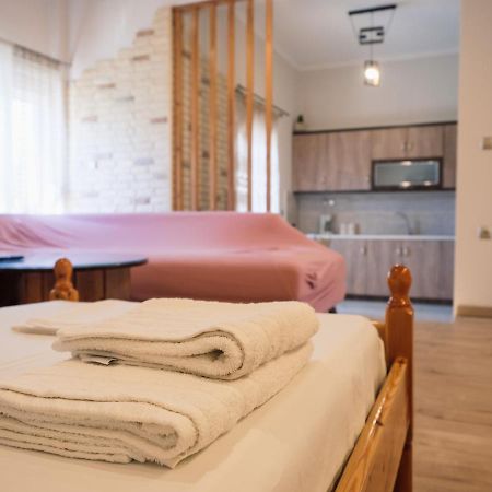Kellys Cozy One Bedroom House Next To The Beach Ikonomianika Ngoại thất bức ảnh