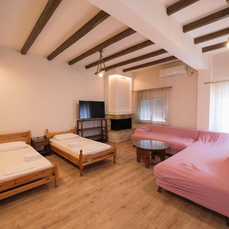 Kellys Cozy One Bedroom House Next To The Beach Ikonomianika Ngoại thất bức ảnh