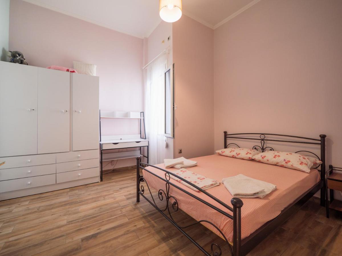 Kellys Cozy One Bedroom House Next To The Beach Ikonomianika Ngoại thất bức ảnh