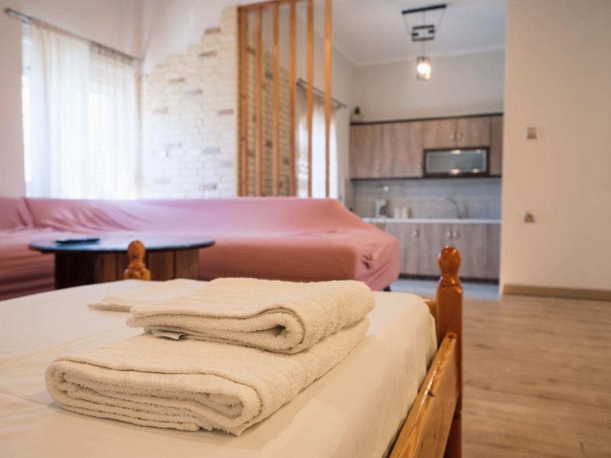 Kellys Cozy One Bedroom House Next To The Beach Ikonomianika Ngoại thất bức ảnh